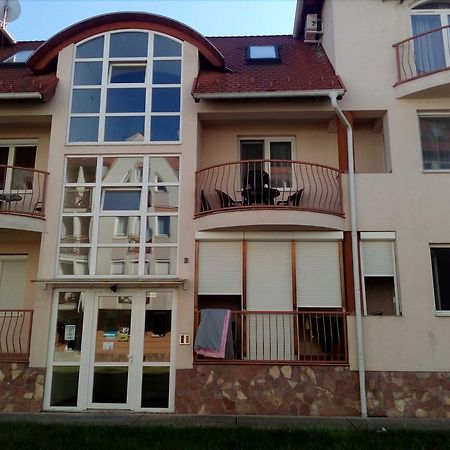 Gobe Apartman Гайдусобосло Екстер'єр фото