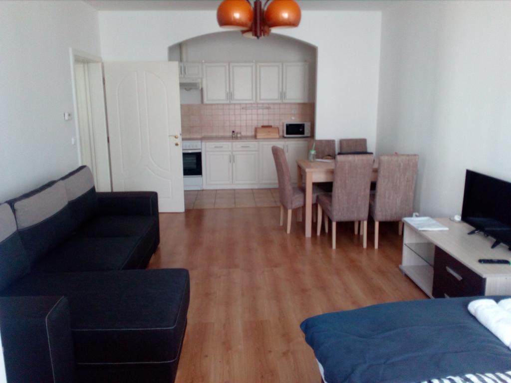 Gobe Apartman Гайдусобосло Екстер'єр фото
